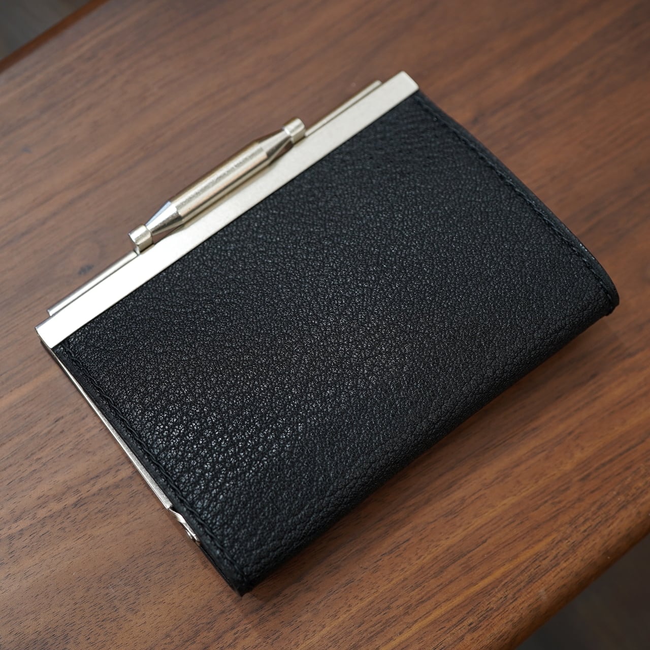 Maison d' Artisan 特注がま口ウォレット Monnaie(モネ) 茶利八方革ブラック