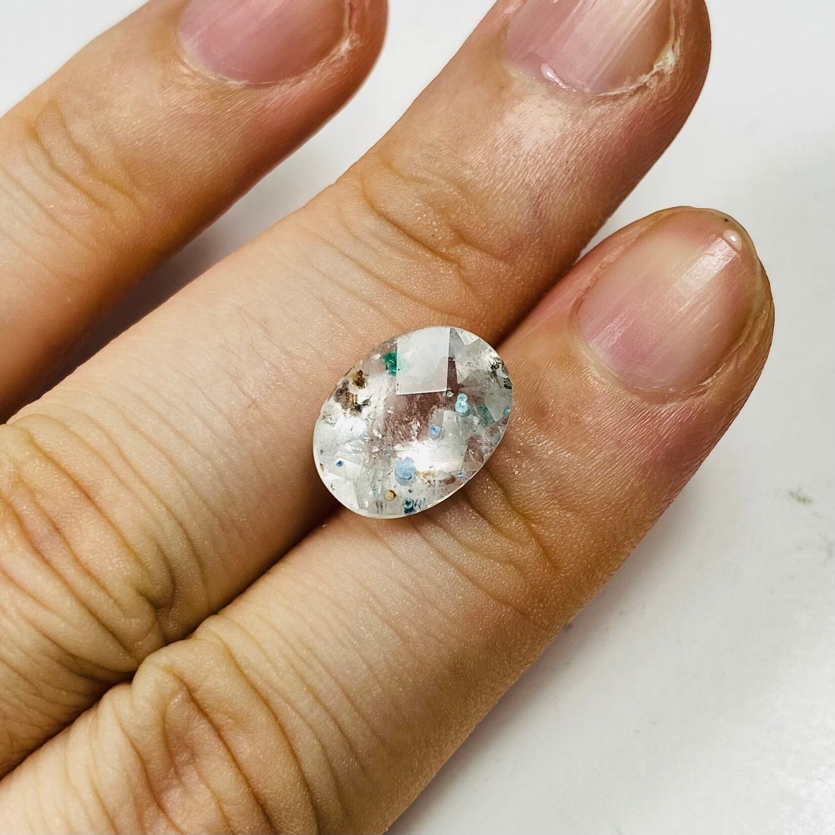 チェスカットの珍しいギラライトインクオーツ