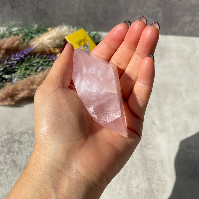 ブラジル・バイーア州産 ローズクォーツ ポリッシュポイント｜握れるサイズ｜淡いピンクの天然石