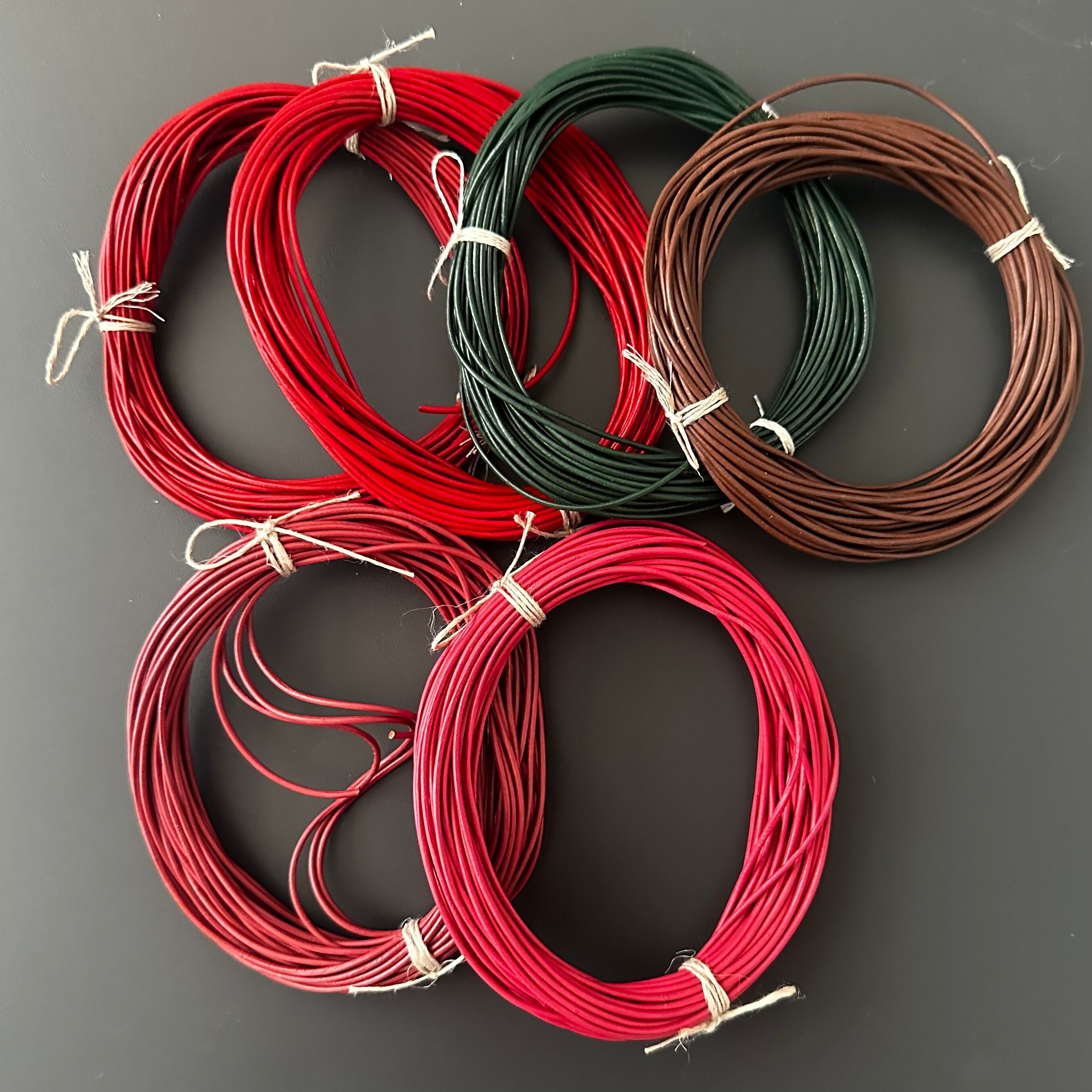 【素材フリマ(A-3)】丸革紐1.5mmおまとめセット