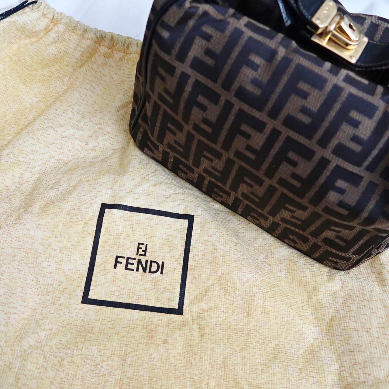 ONLY ONE【VINTAGE ACCESSORY】FENDI ズッカ柄 バニティバッグ 鍵なし | annvintage powered by  BASE