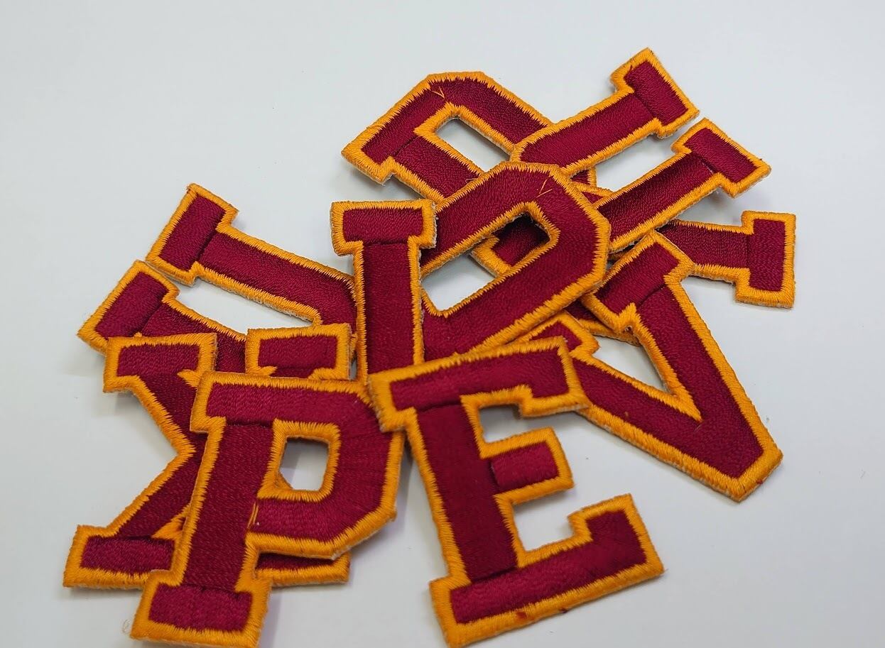 アルファベット　ハンドメイド　フェルト　ワッペン　ネームタグ　名札　名前ワッペン 即購入禁止！四角名札ワッペン♡フェルト文字や刺繍追加可能の