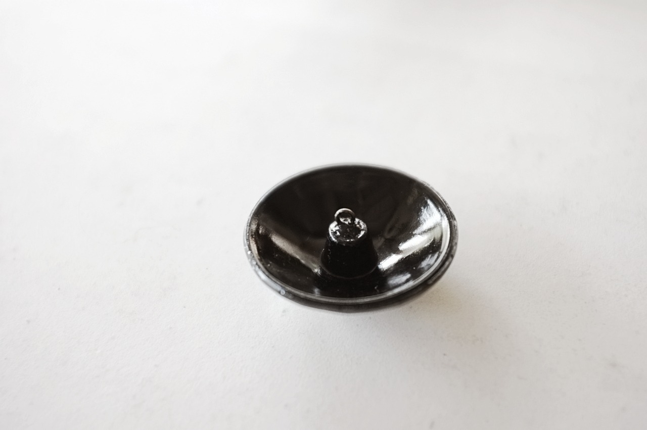 フランス 19世紀 4c 物言わぬ灰黒色の月と黒ガラスボタン ブローチ アンティーク