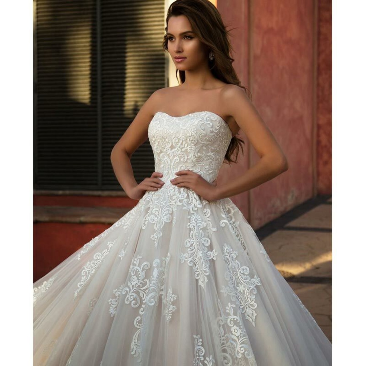 ウエディングドレス ベアトップ エレガントレース 細見えシルエット  