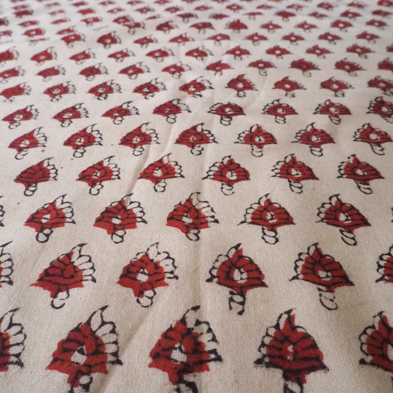ブロックプリント生地【50cm単位】インド綿 小花柄 生成り×赤 #43610-WT1