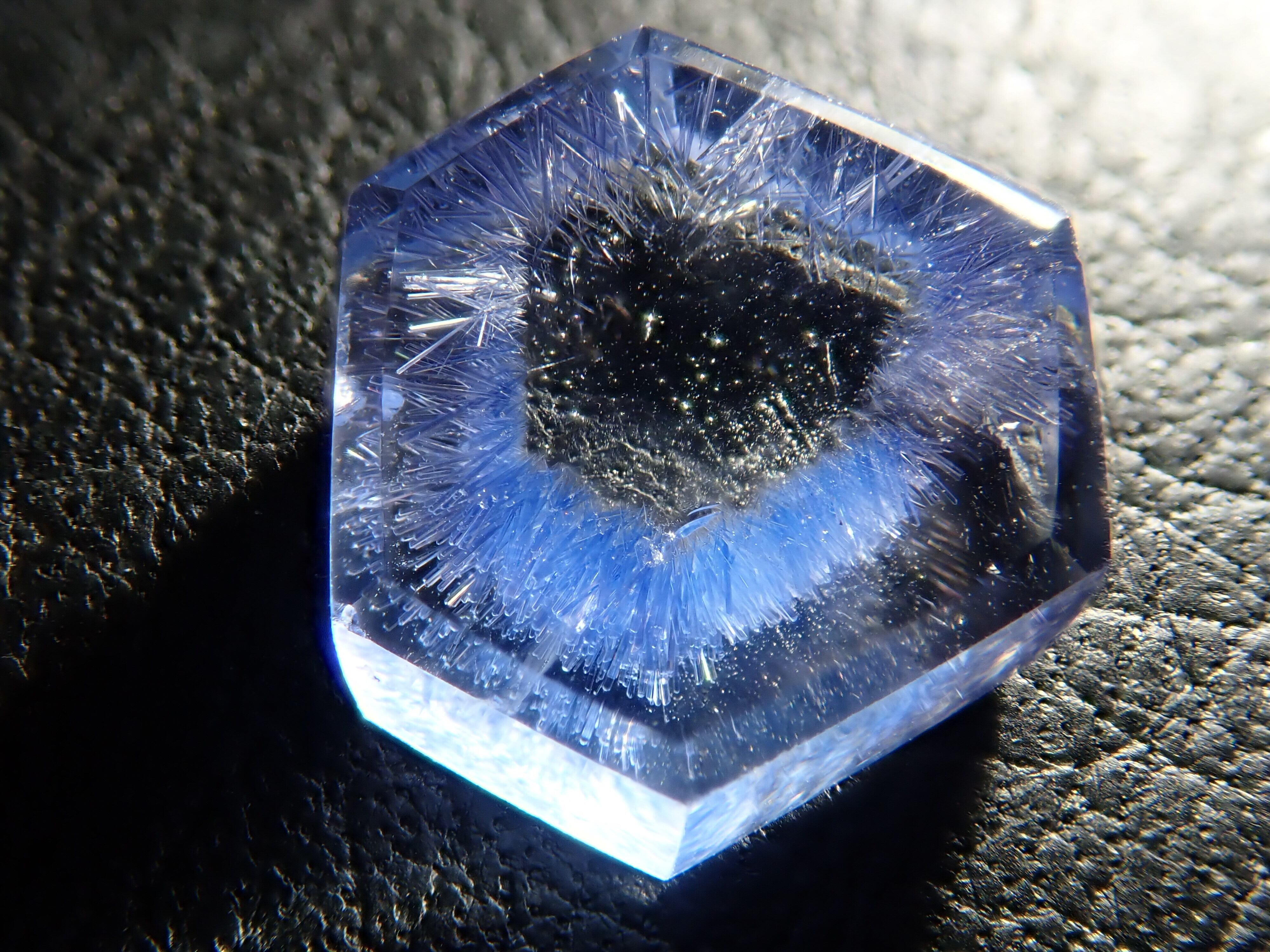 ブラジル産デュモルチェライトインクォーツ 2.878ct