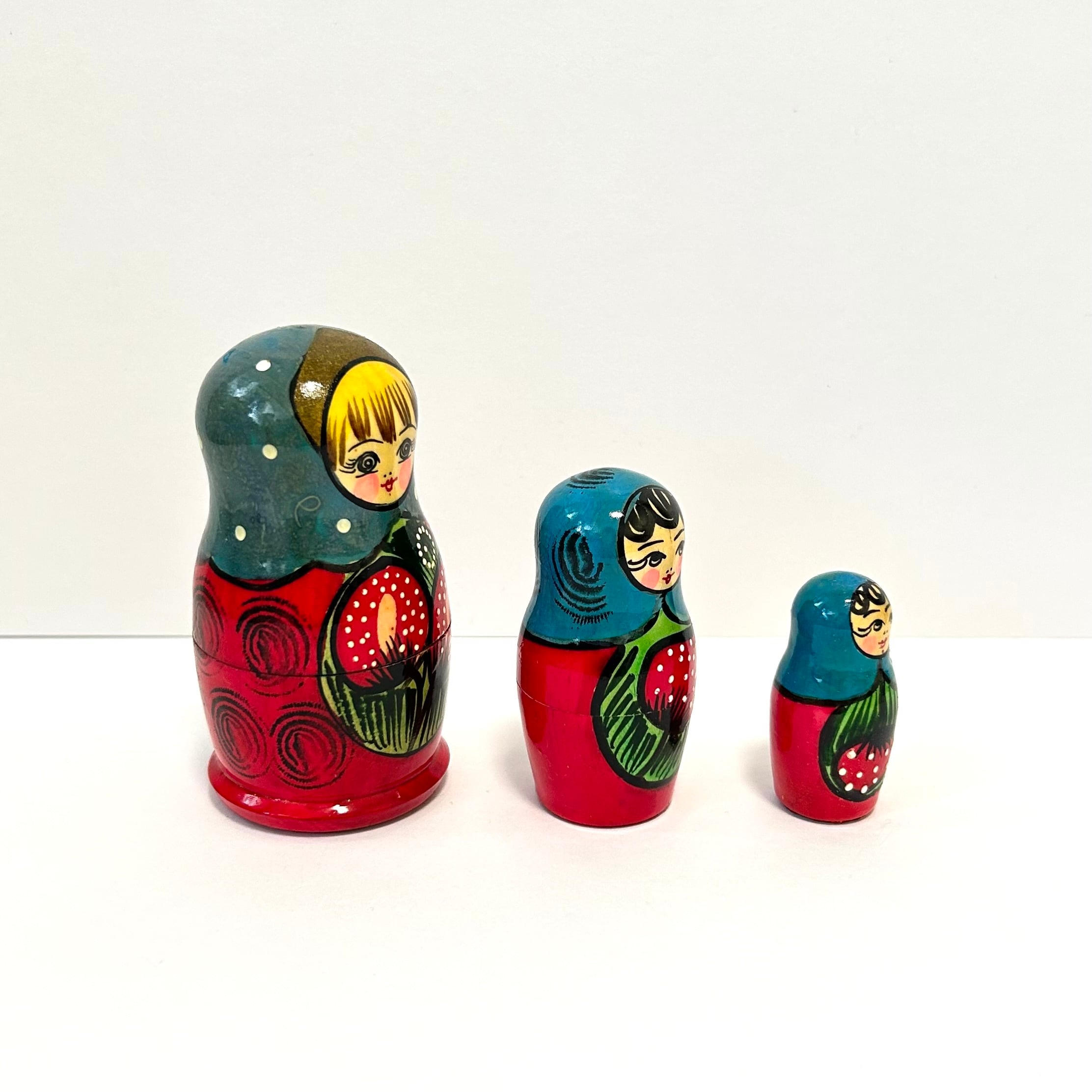 ビテージ いちご マトリョーシカ 9cm 3ピース A ロシア製 マイダン