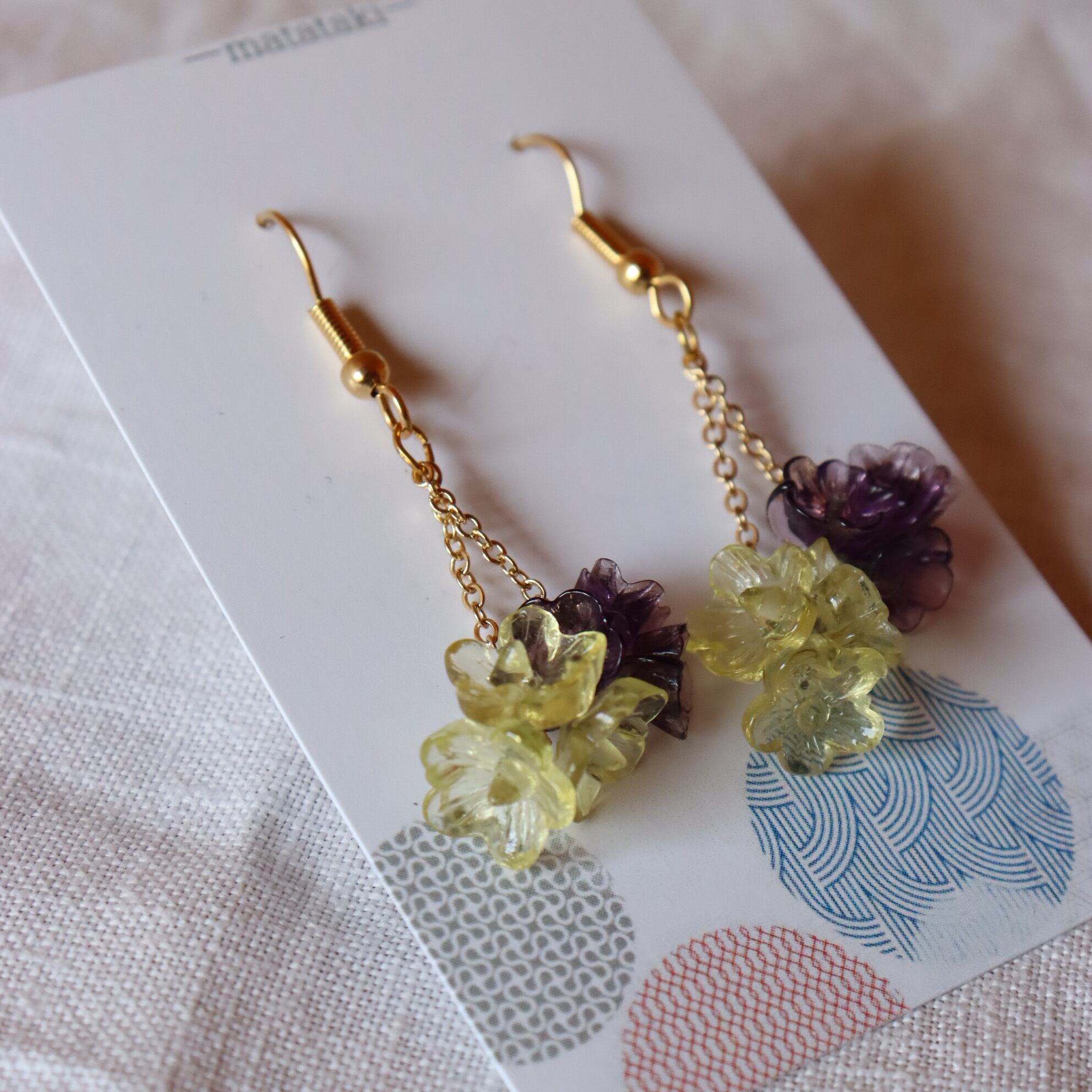 A もこっと♡白にゃんこ しっぽゆらゆら♡ピアス/イヤリング✩*॰¨