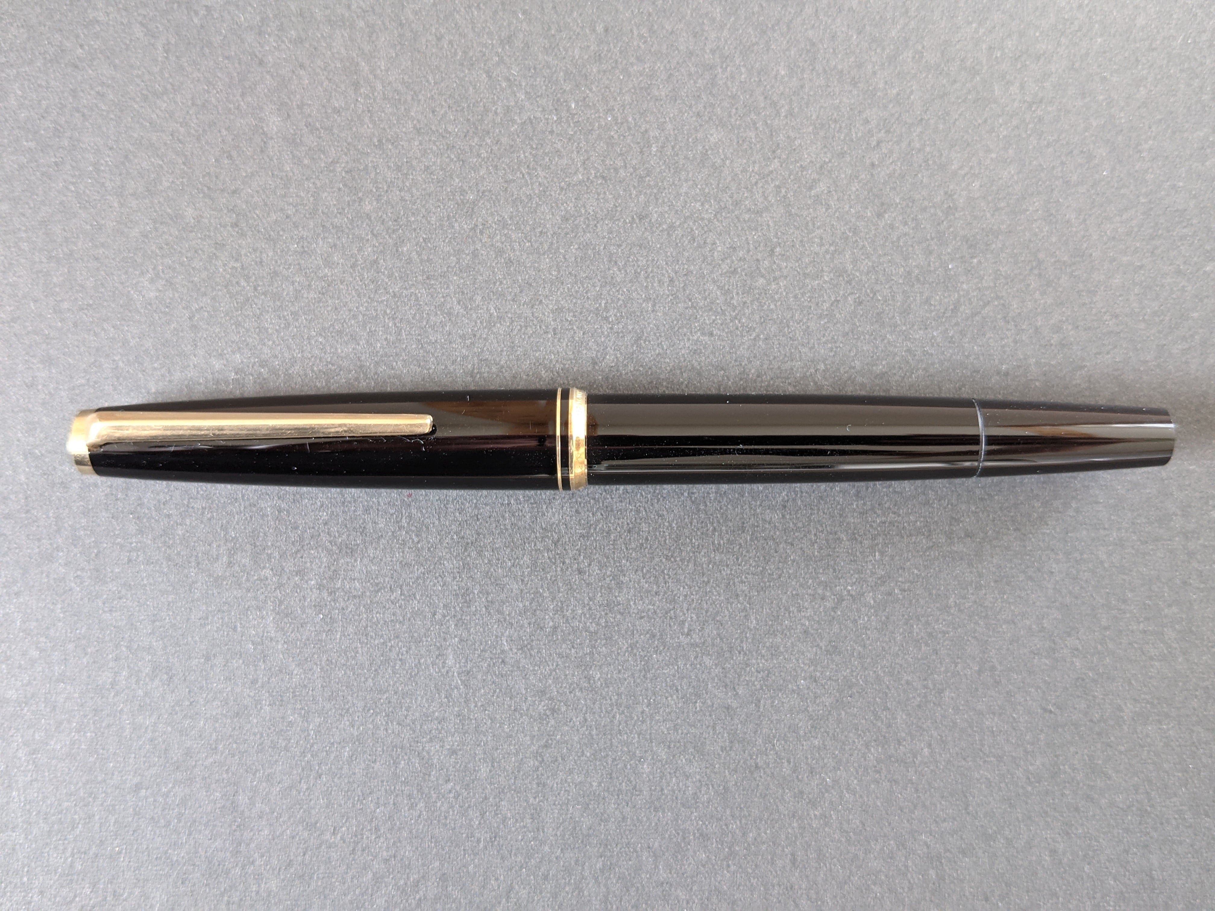 H/MONTBLANC 221 585 14k 万年筆 モンブラン万年筆 221 14K 585 ブラック＆ゴールド 【公式通販】