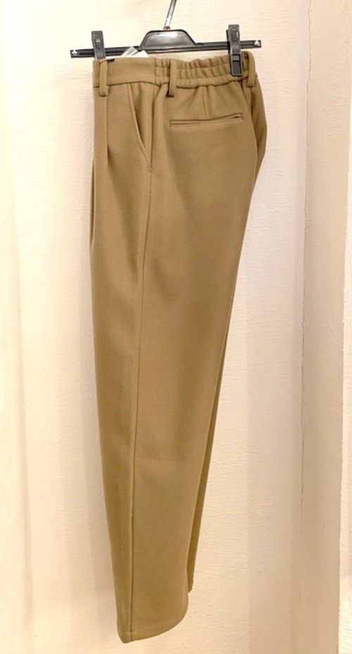 2 Tuck Easy Wide Tapered Trousers　Beige