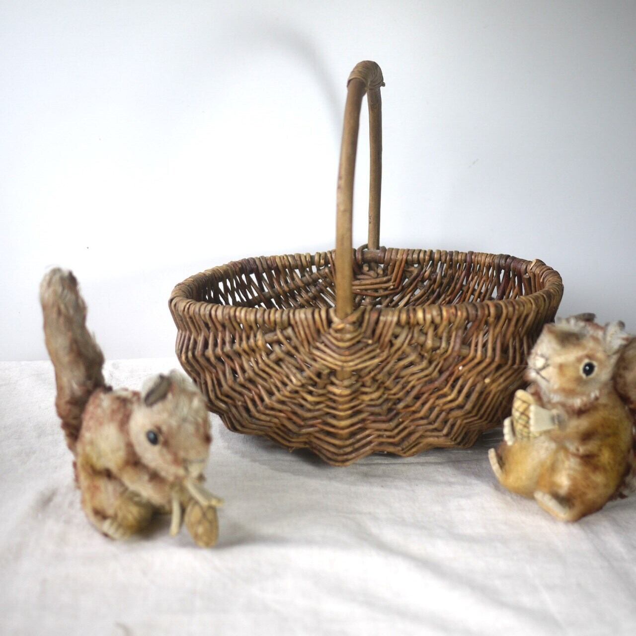 ラフな樹皮柳のバスケット ワンハンドル ドイツ