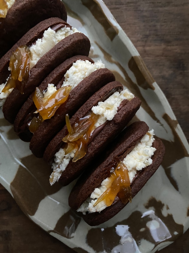 Valentine【レモンチーズクリームのココアサブレサンド】