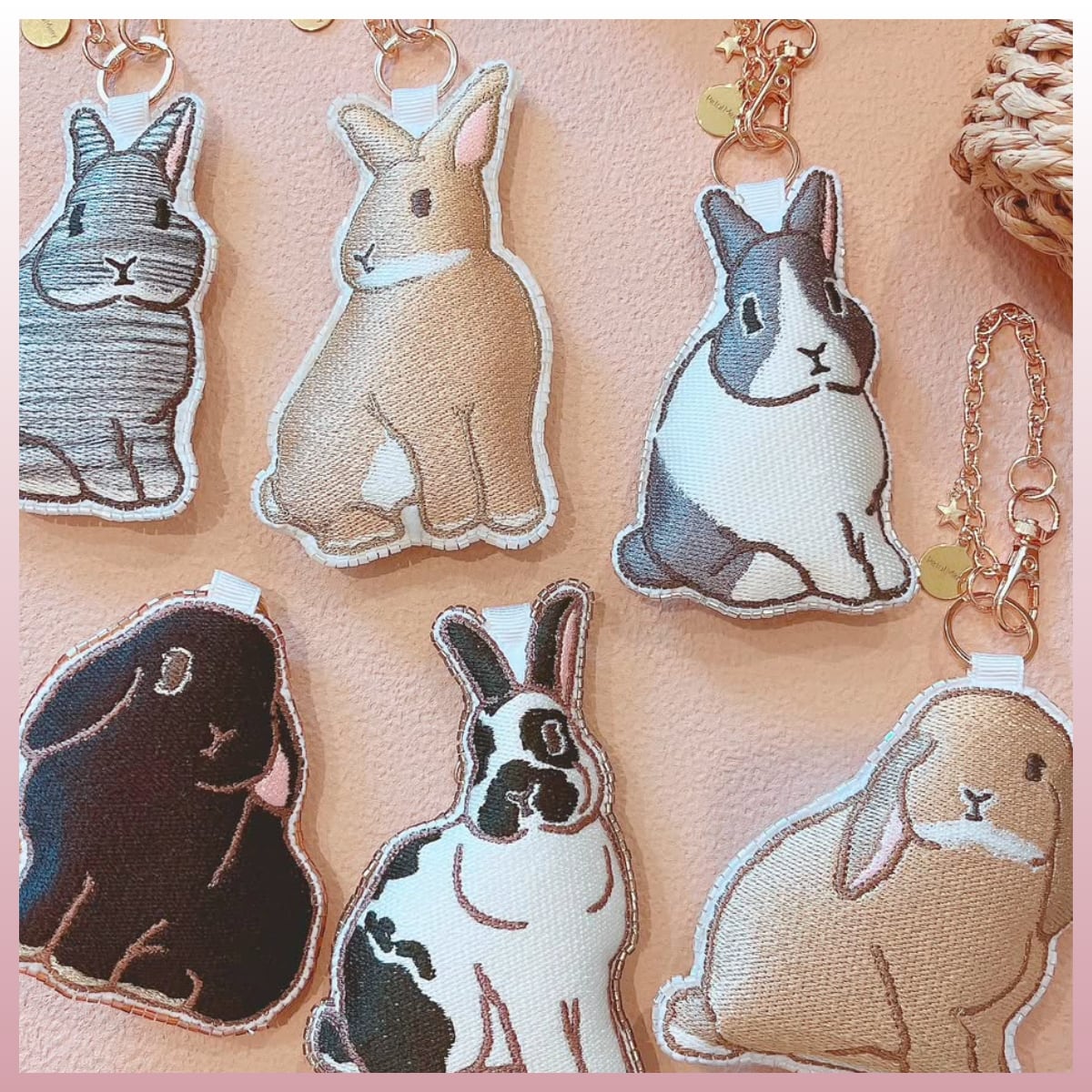 Petal Merry 刺繍チャーム キーホルダー うさぎ .