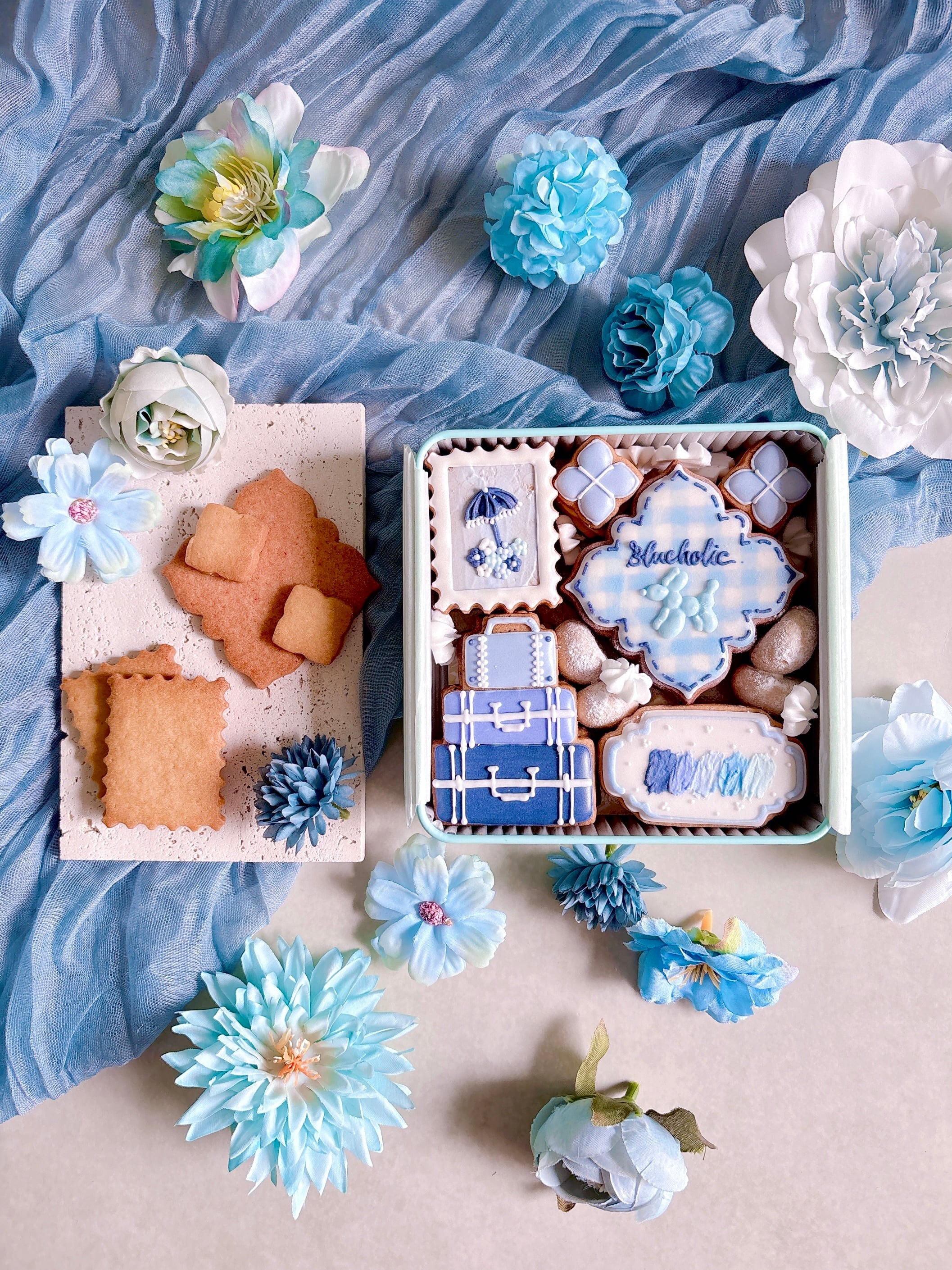 BLUEHOLIC アイシングクッキー缶 | Francesca von Sweets