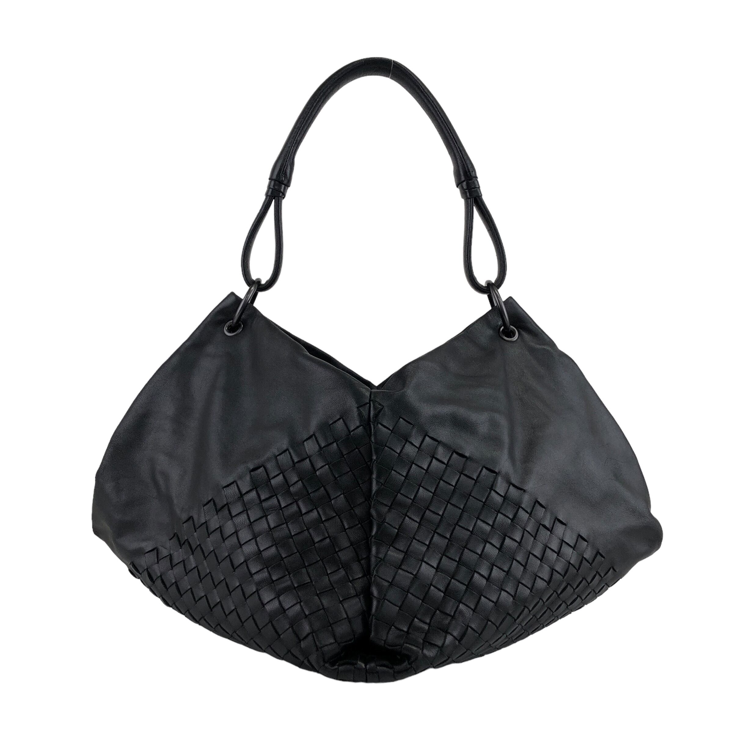 BOTTEGA VENETA ブラックレザーショルダーバッグ Bottega Veneta ボッテガ・ヴェネタ ショルダーバッグ ブラック レザー