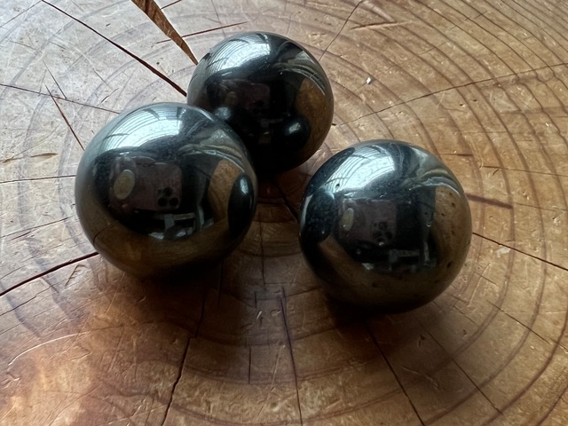 歩くことでバランスをとる【アウトレット】ヘマタイト 3個セット