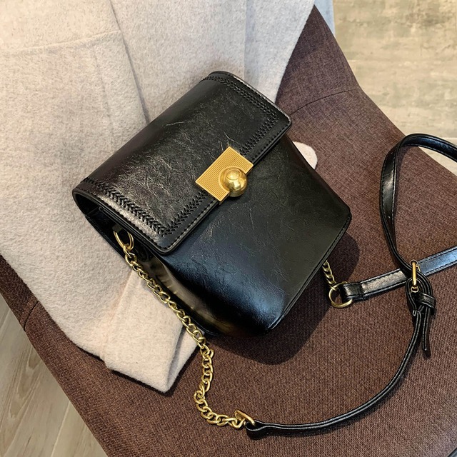 ネットレッドスモールブラックバッグスモールバッグ女性2020人気のワイルドテクスチャメッセンジャーバッグファッションバケットバッグの新しいトレンドバージョン 手作りハンドバック76107671939