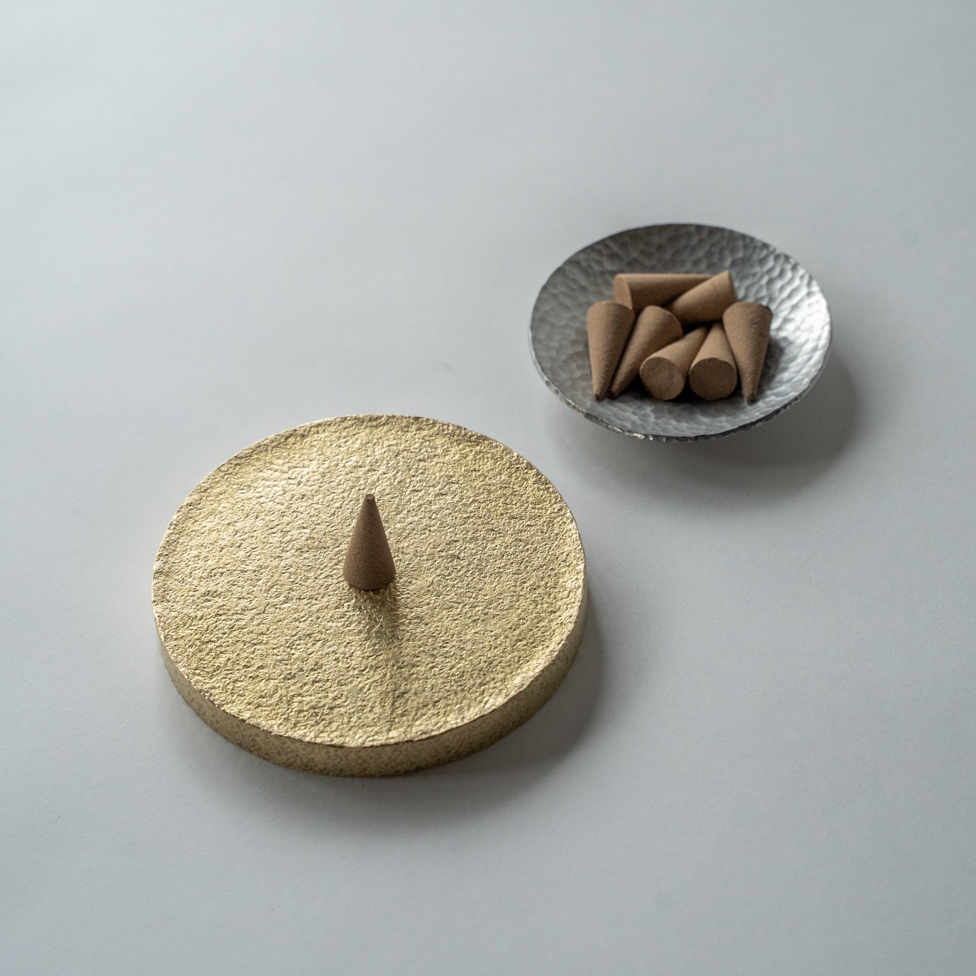 インセンスホルダー＜ソリッド-岩肌＞ / 真鍮 minimal incense holder