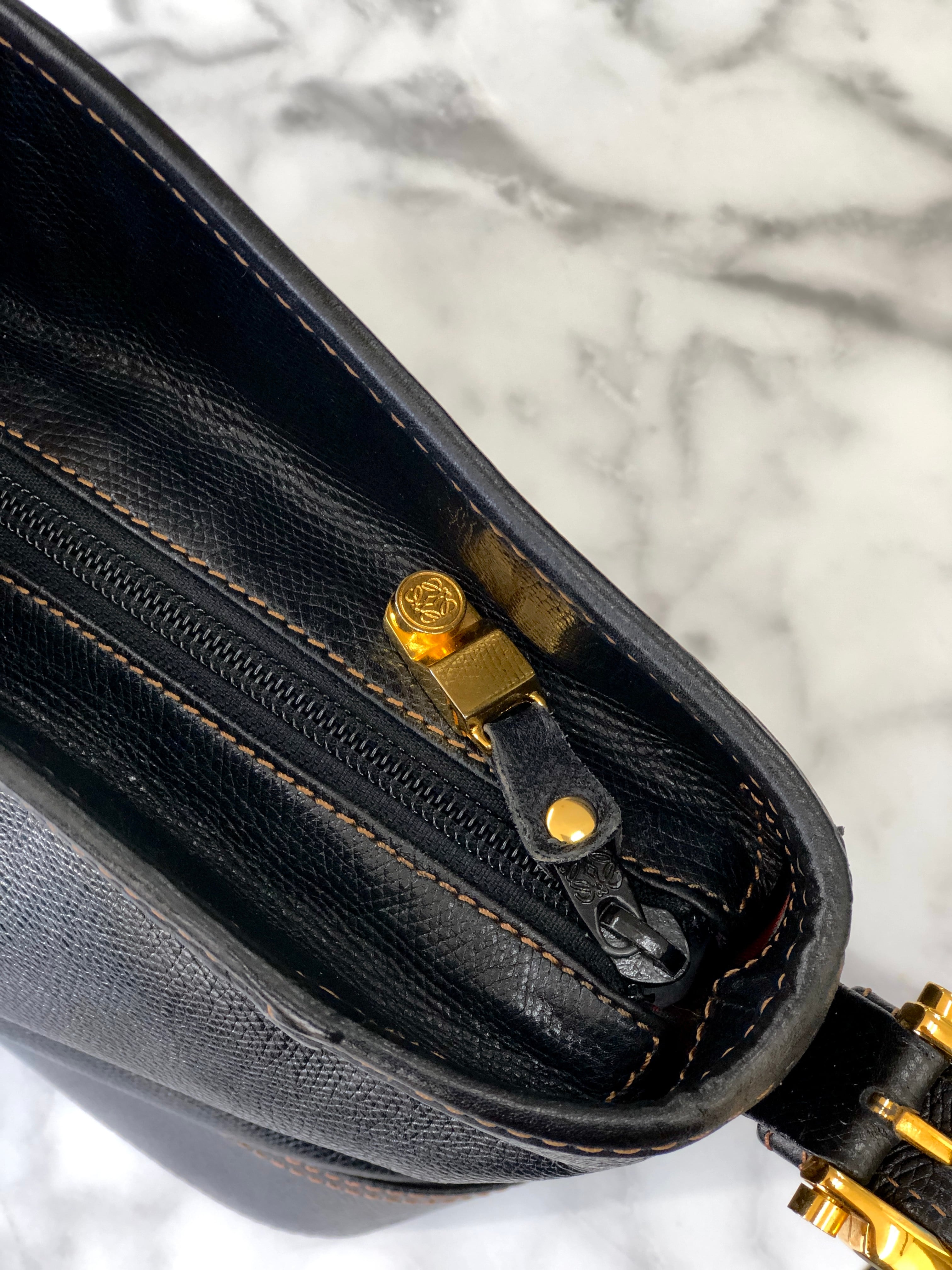 LOEWE ロエベ アナグラム型押し 巾着 エンボスレザー ドローストリング