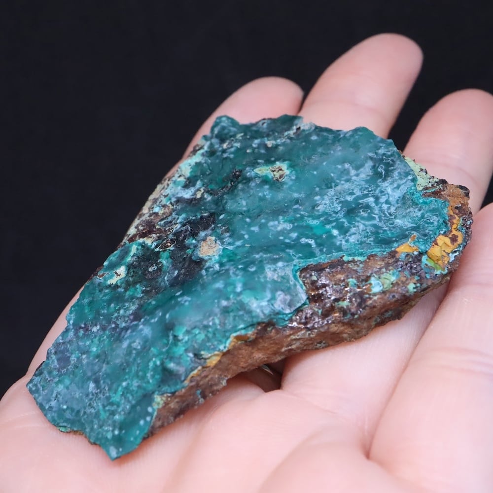 マラカイト グリーン 天然石　鑑賞石　孔雀石　約130グラム　パワーストーン マラカイト | 孔雀石の和名を持つ