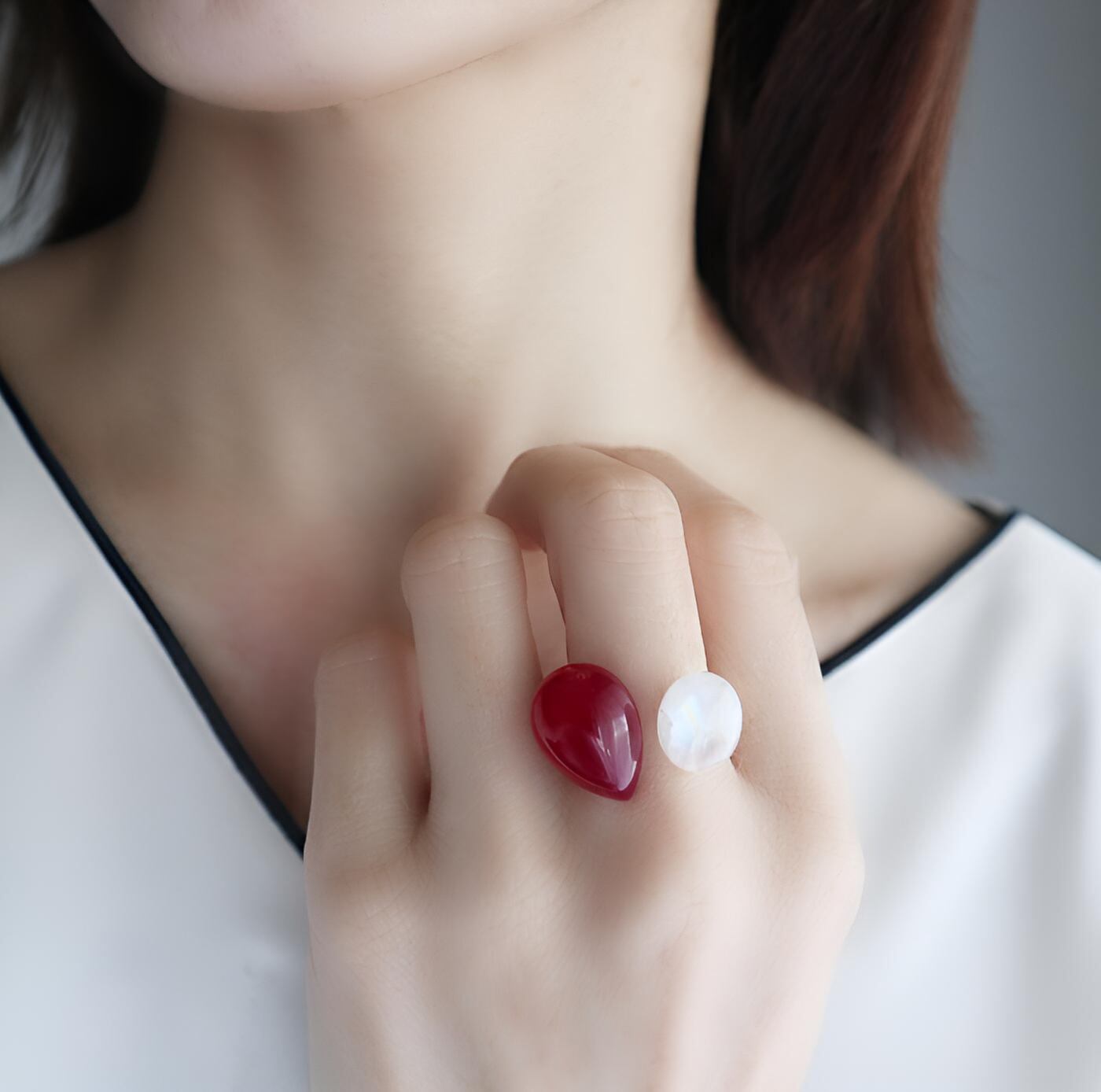 大粒フューシャピンクカルセドニー×レインボームーンストーンのフォークリング　金アレ対応／フリーサイズ