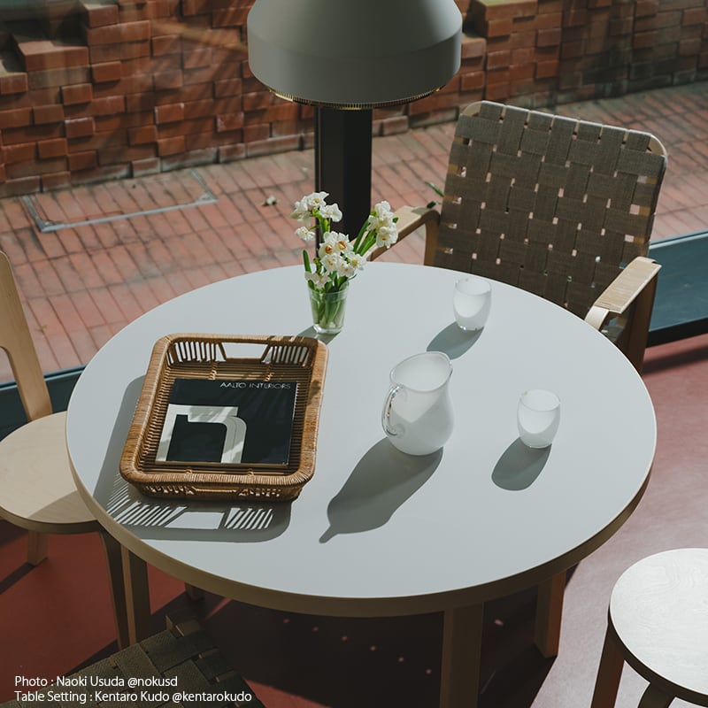 限定》91テーブル（d. 125）ライトグレーラミネート［ アルテック