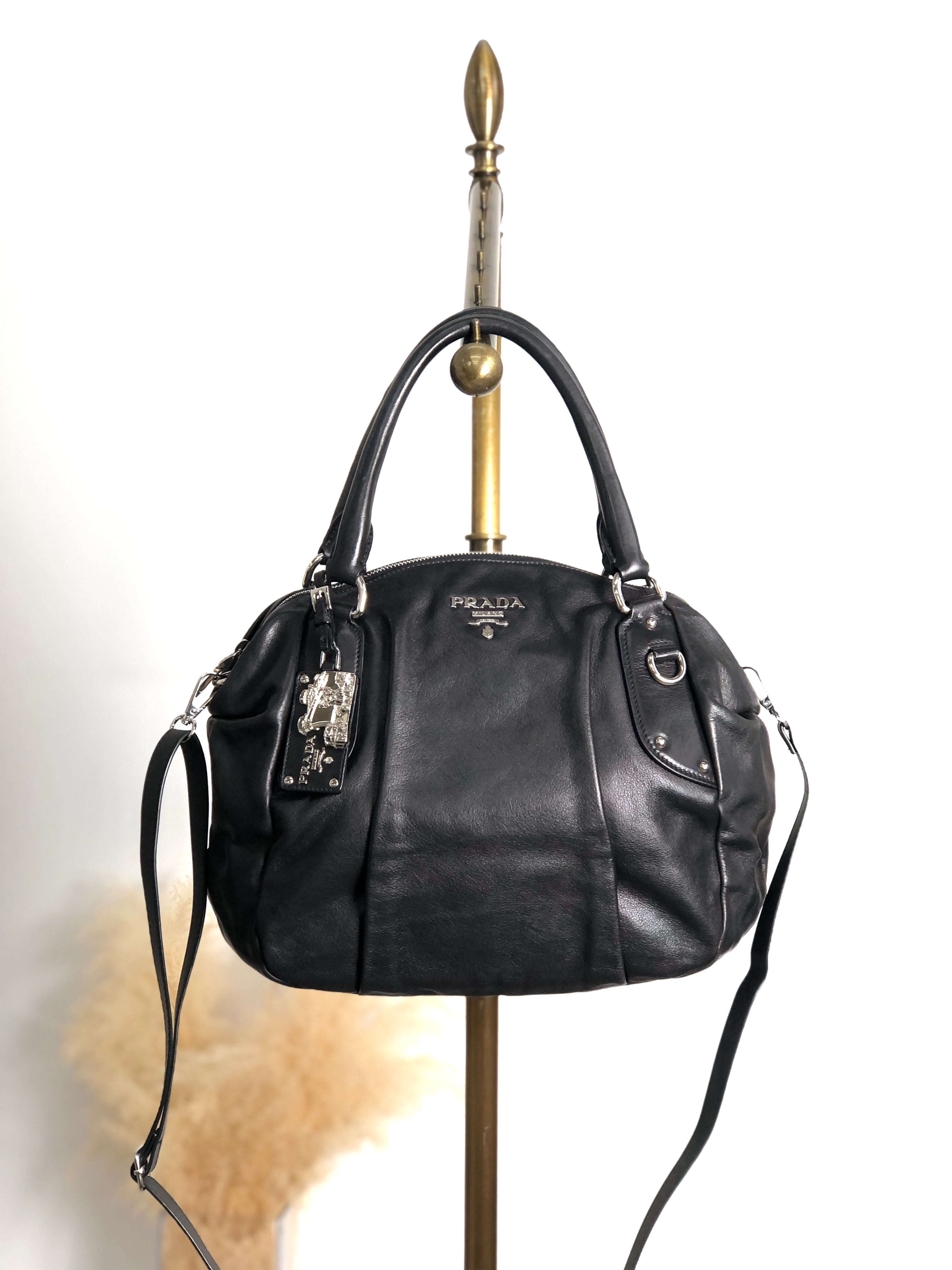 PRADA プラダ ハンドバッグ ブラック ロゴ レザー ラウンド vintage ヴィンテージ オールド te623t