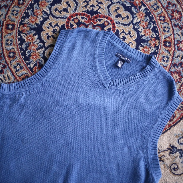 good blue coloring loose knit vest