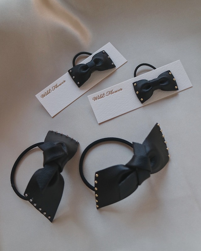 "mini" leather ribbon studs