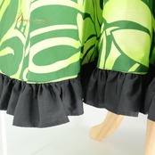 フラダンス 衣装 Hula Dream フラドリーム ワンピース ドレス グリーン系 ハイビスカス柄 プルメリア柄 モンステラ柄 フリル ハワイアンプリント ハワイアン アロハ フラ ダンス レッスン 練習 ハワイアンダンス 緑 黄緑 黒 ブラック系 フレアスカート 華やか 鮮やか かわいい おしゃれ 上品 大人っぽい
