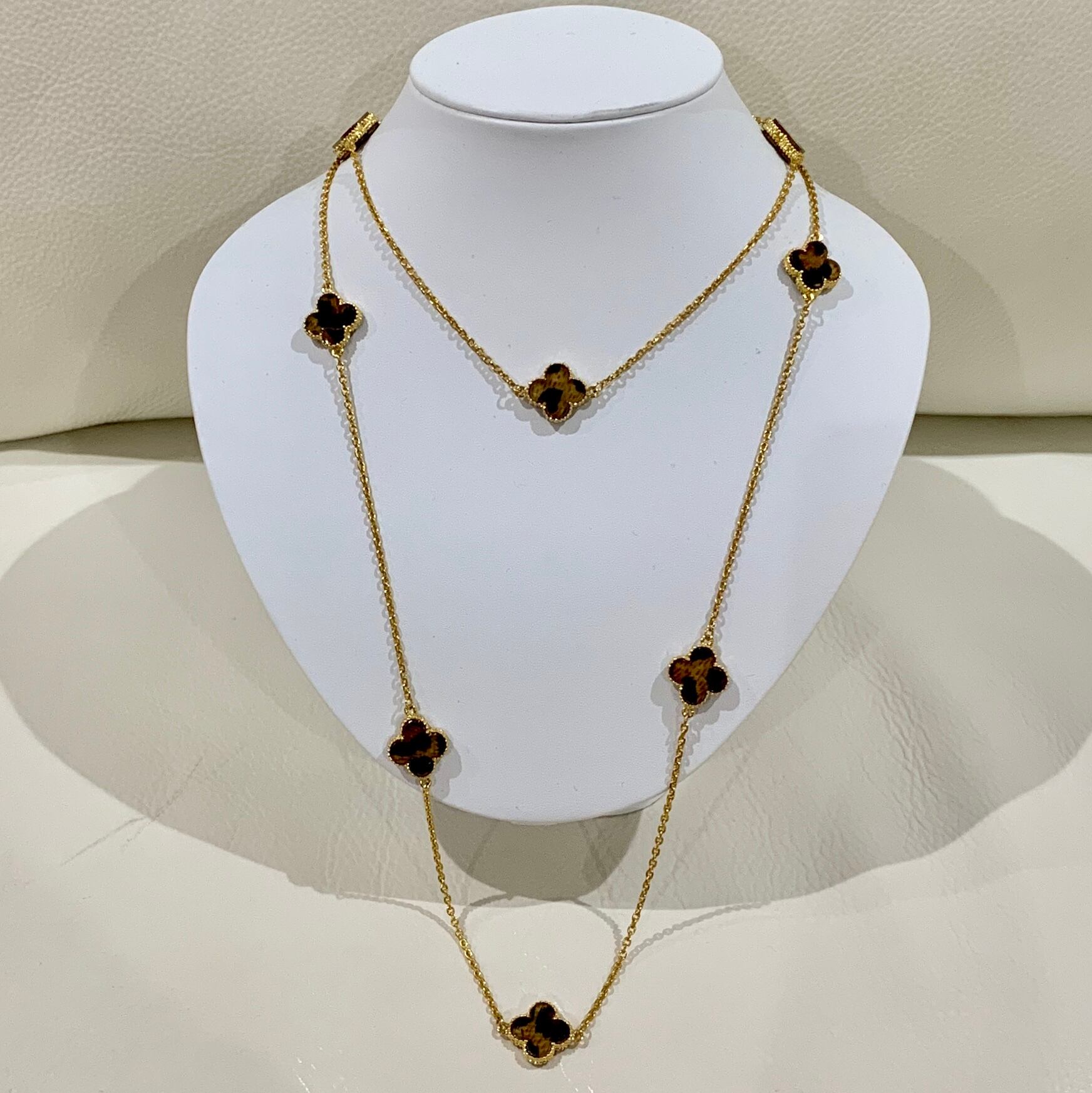 四葉のクローバーモチーフロングネックレス