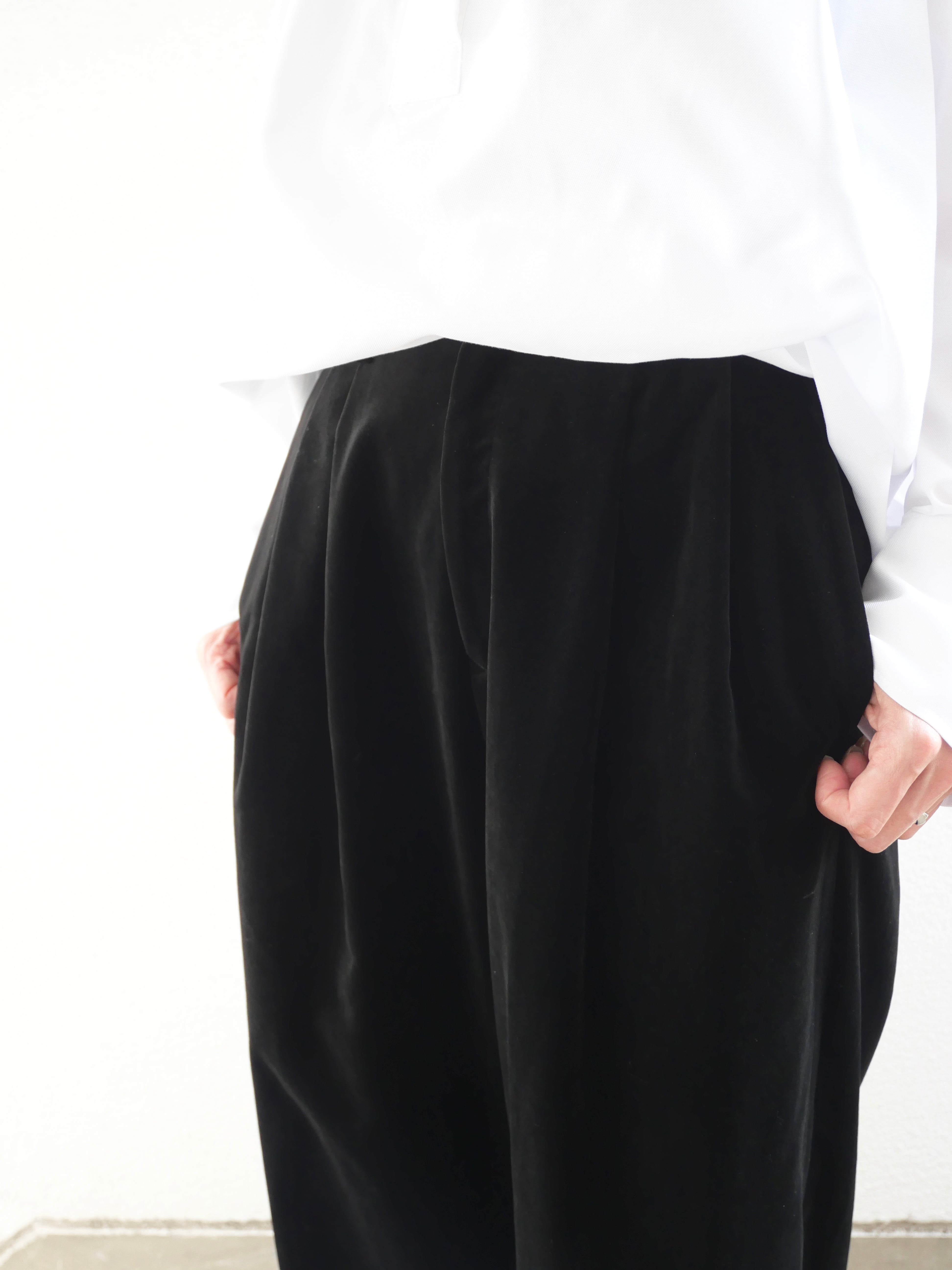 TENNE HANDCRAFTED MODERN / Velvet tuck wide pants