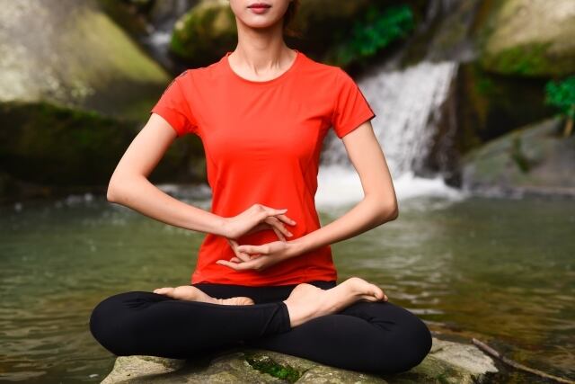 体の緊張を緩める瞑想