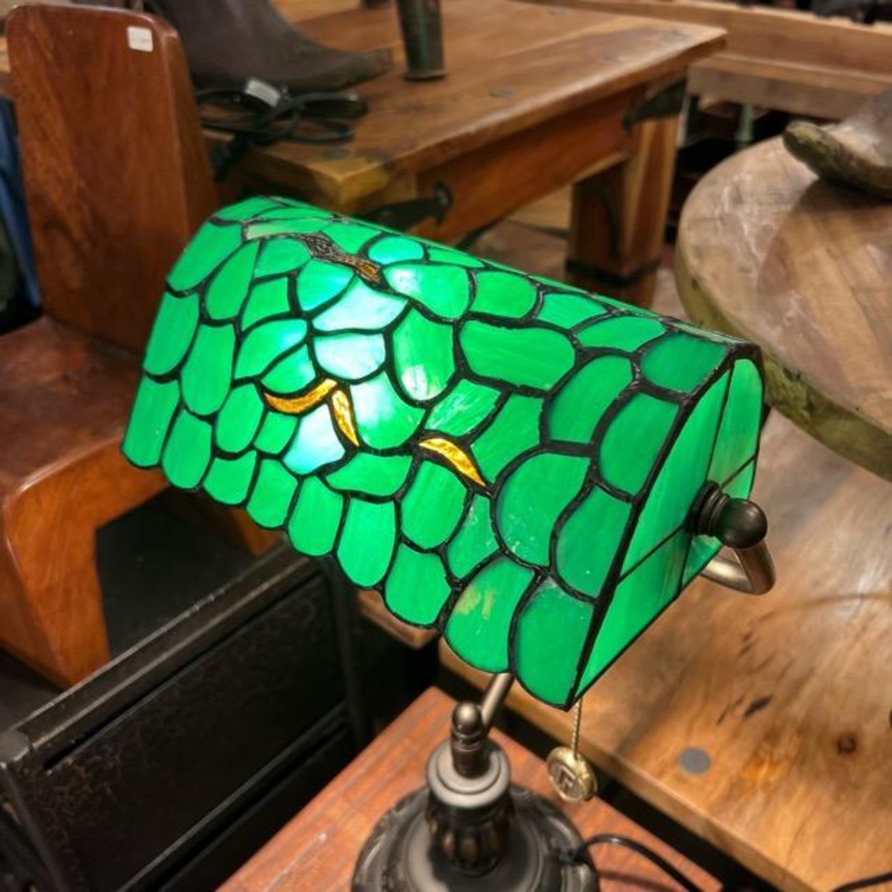 Topanga Lighting　バンカーズステンドグラスランプ　グリーンリーフ　テーブルランプ　バンカーズランプ　ステンドグラス　レトロ
