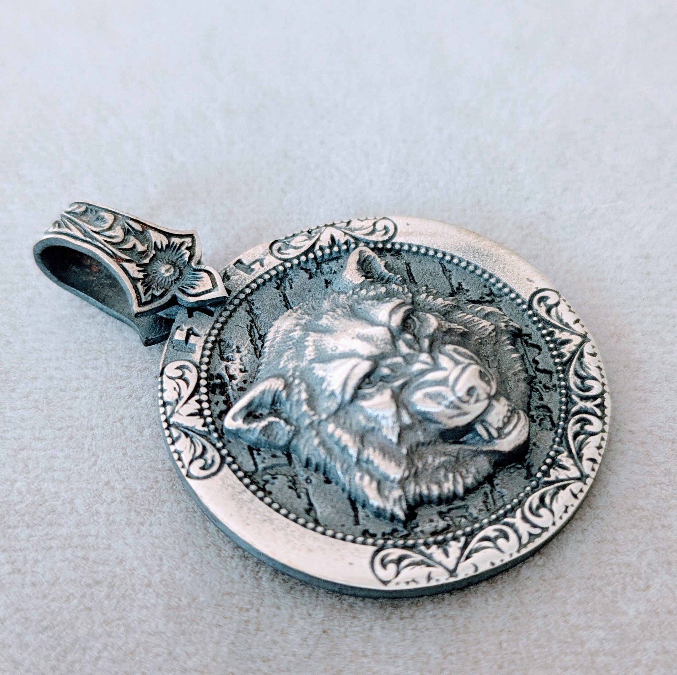 NEW＊トルコ製 ハンドメイド ペンダントトップシルバー925（オオカミ