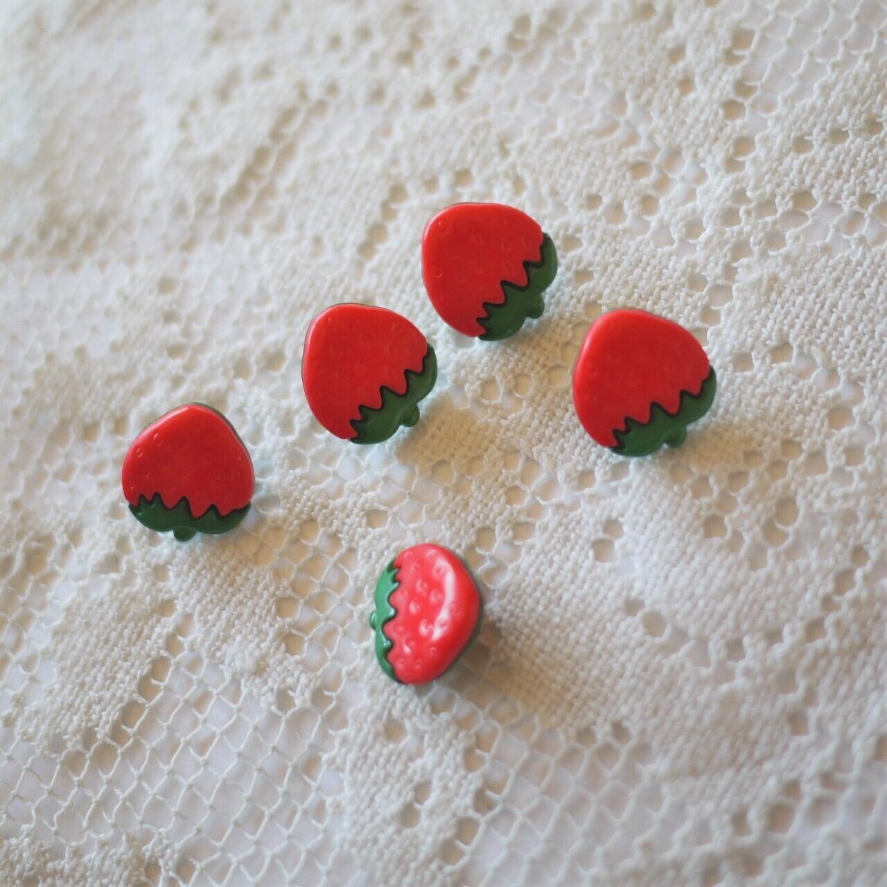 レトロ いちごボタン5P ドイツヴィンテージ