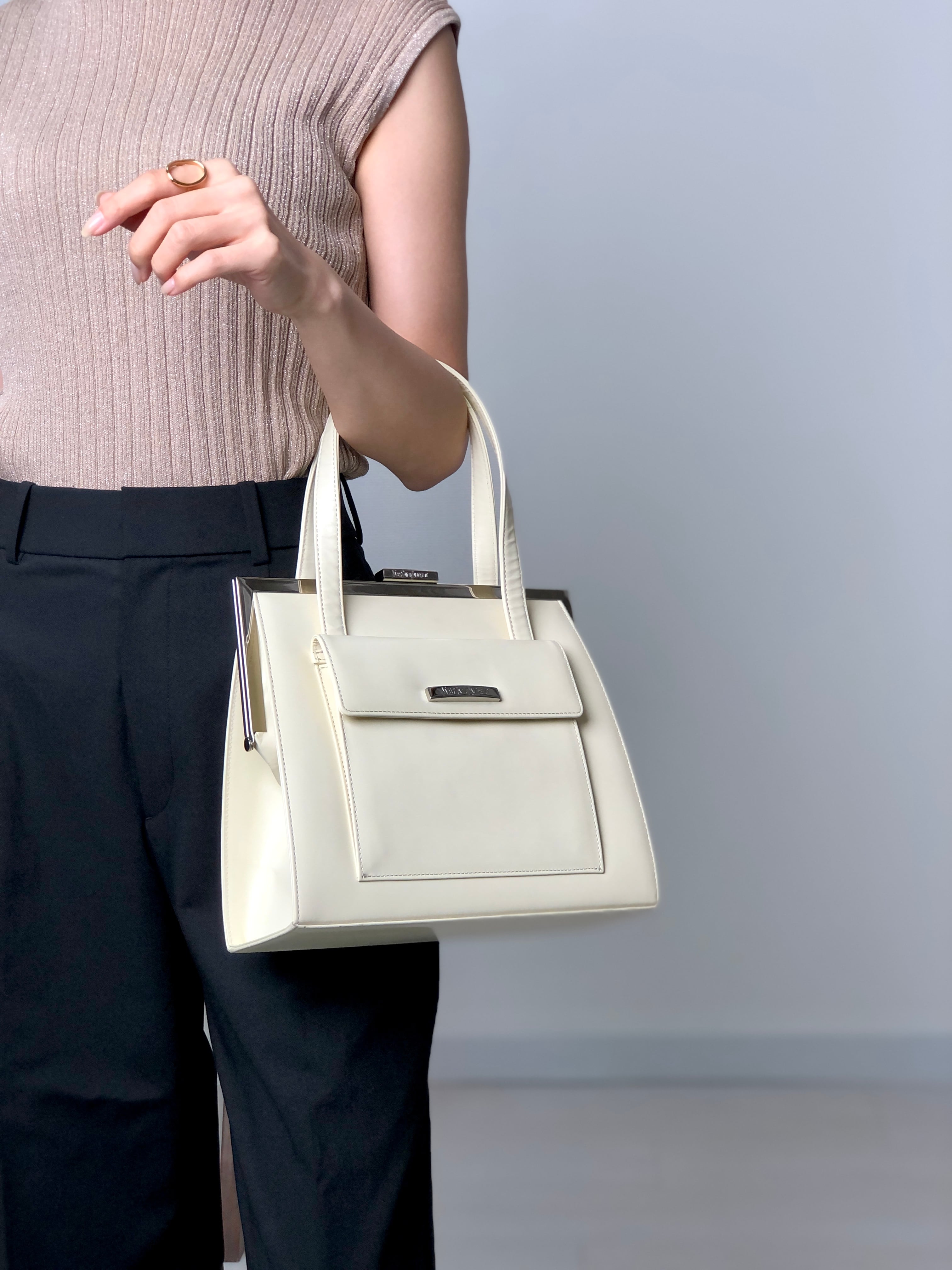 Yves Saint Laurent イヴ・サンローラン ハンドバッグ ベージュ ロゴ