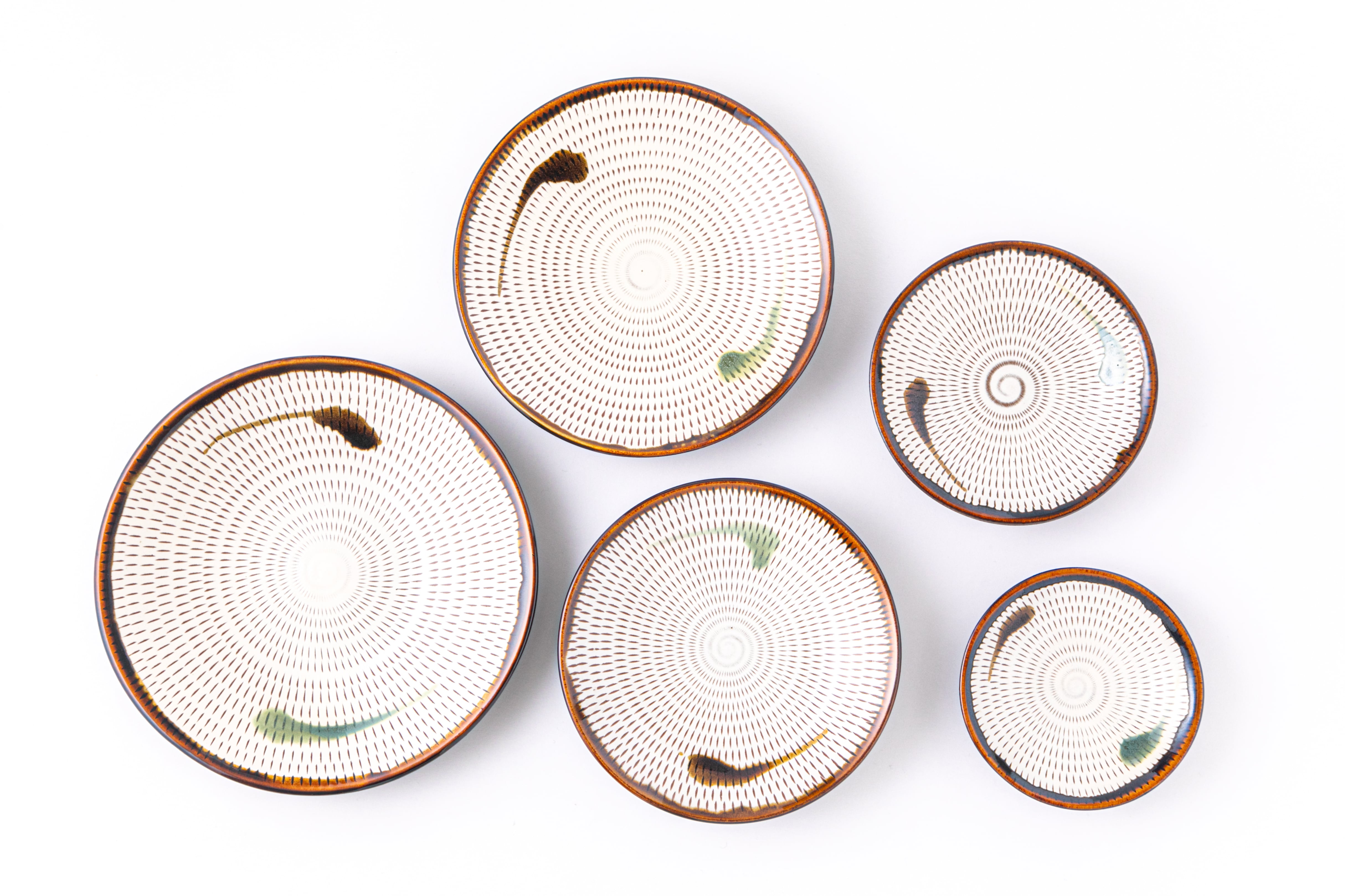 七寸皿 (飛鉋 / 飛鉋飴縁) 小石原焼 柳瀬窯 | Four Kilns 〜小石原焼と