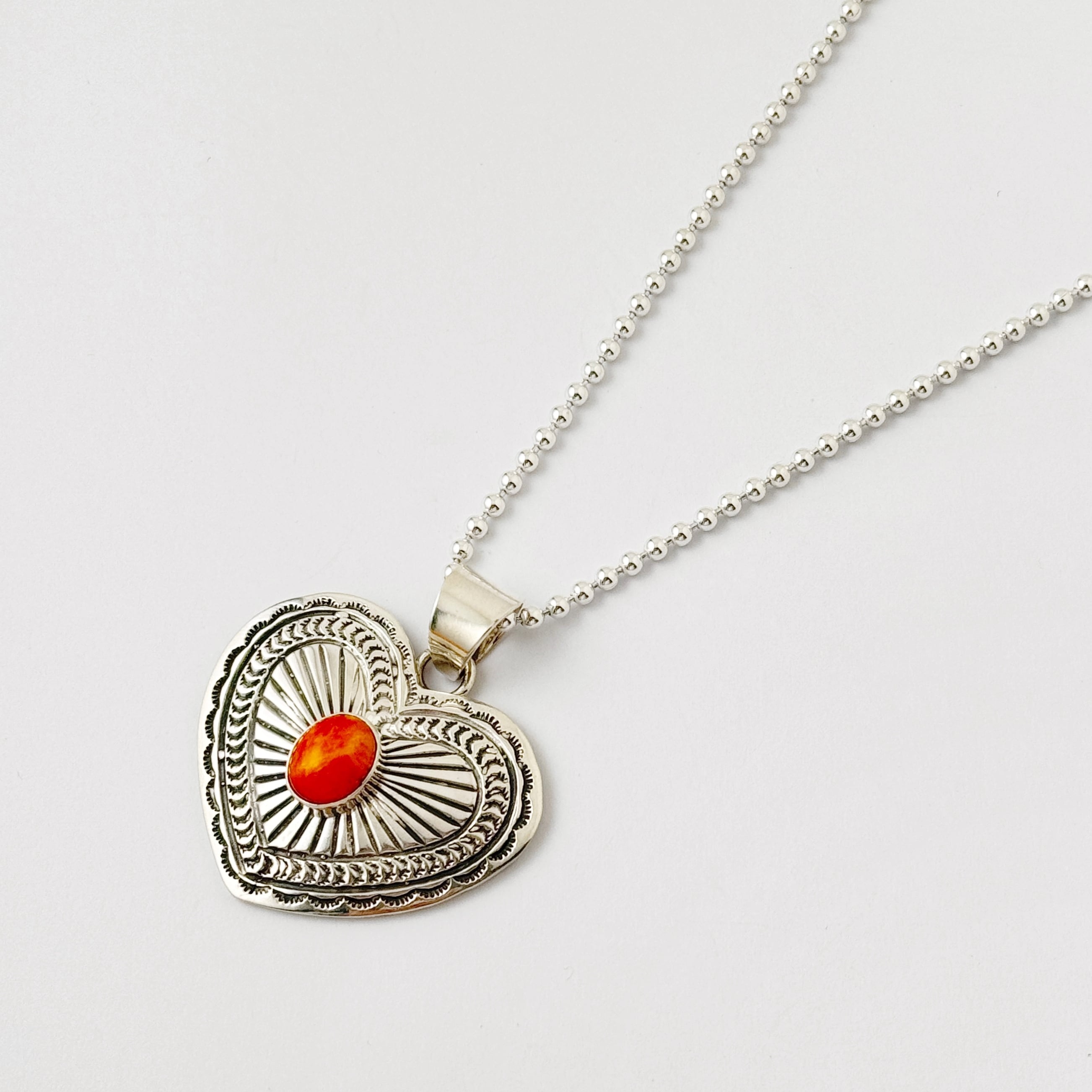コンチョペンダントネックレス Indian Jewelry 》【 一点物 】オーバル スパイニー オイスター ハート