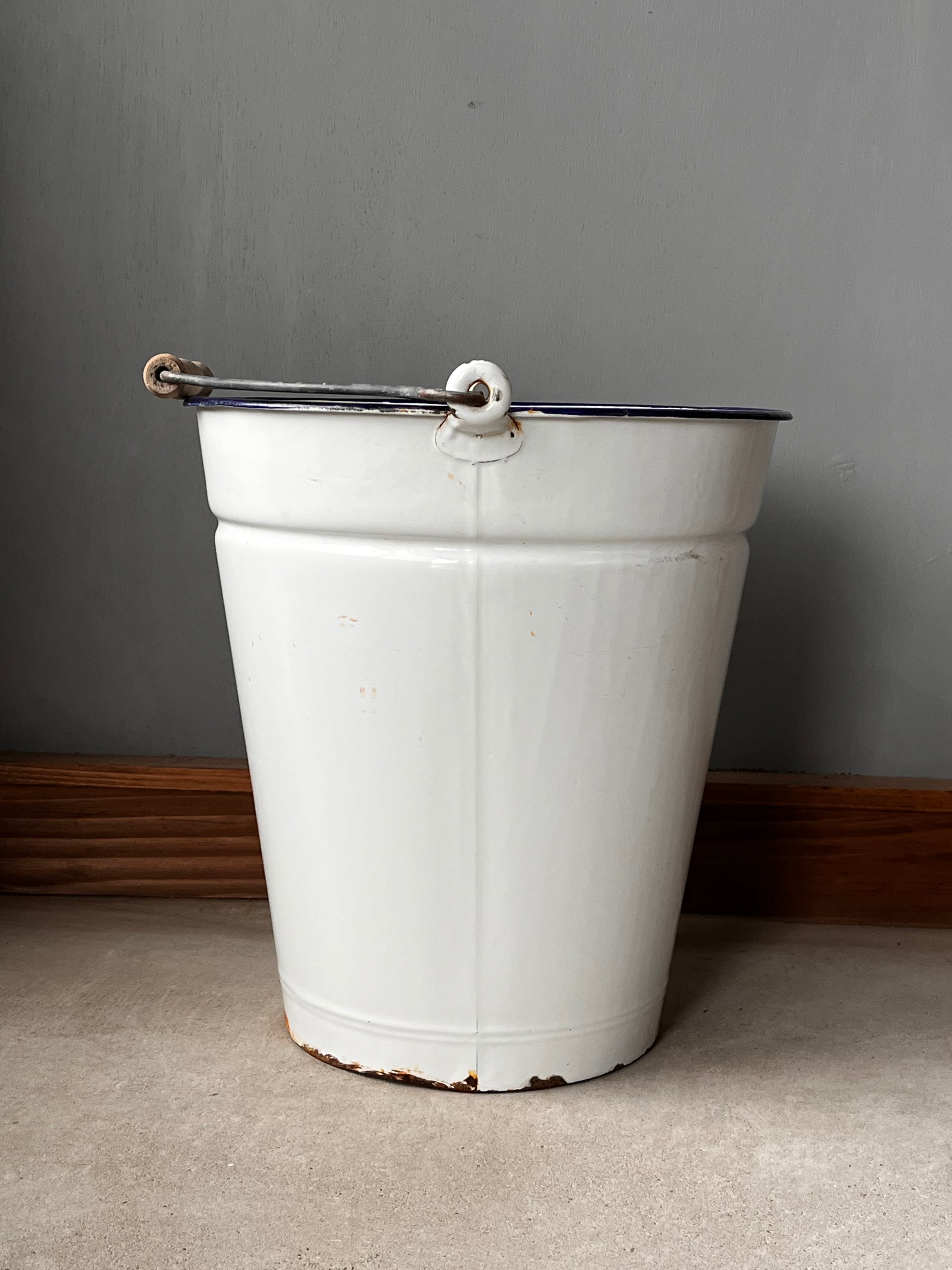 ブルーラインのホーローバケツ | Legacy Market［レガシーマーケット