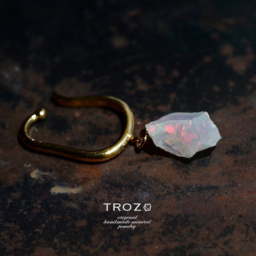 オパール 鉱物原石 イヤーカフ 【一点もの Silent Crystal Collection】 天然石 アクセサリー