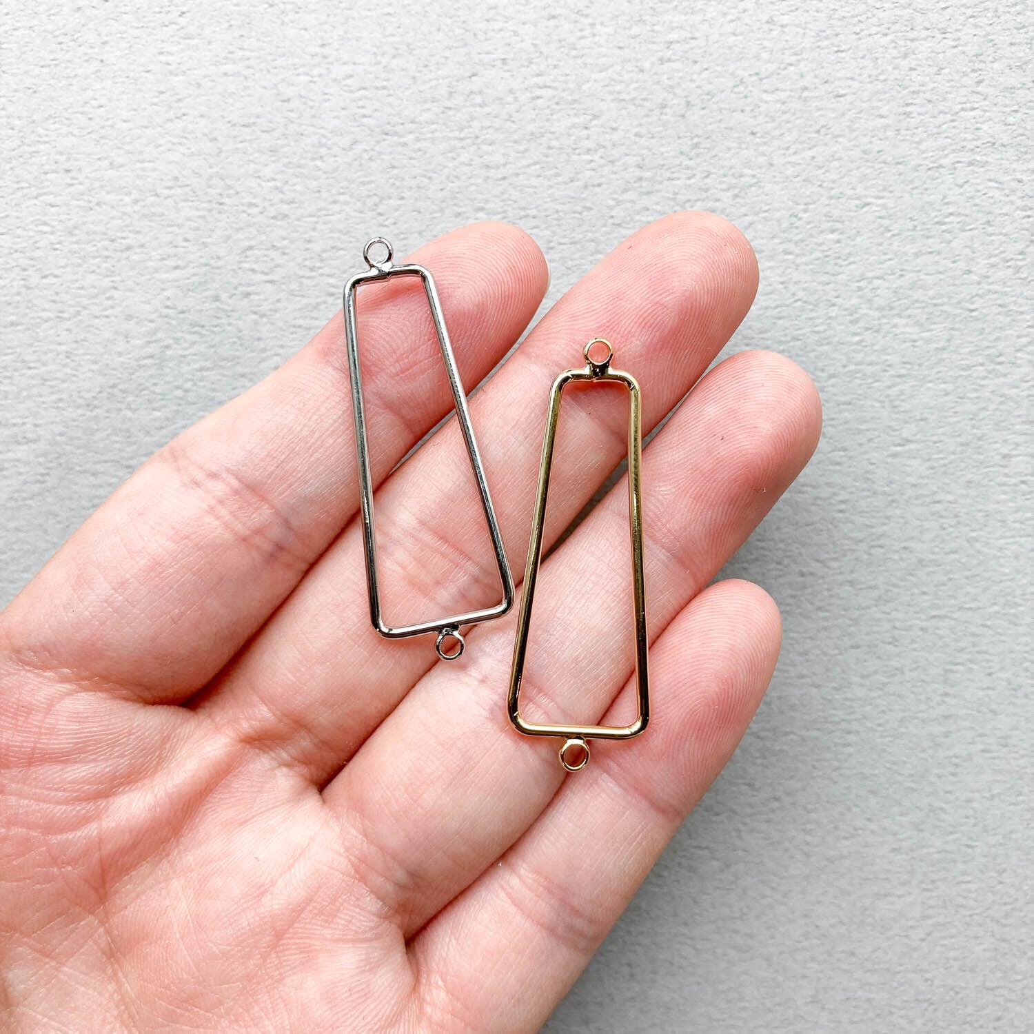 再入荷〉両カン台形フープチャーム（16k/プラチナメッキ） | Dua
