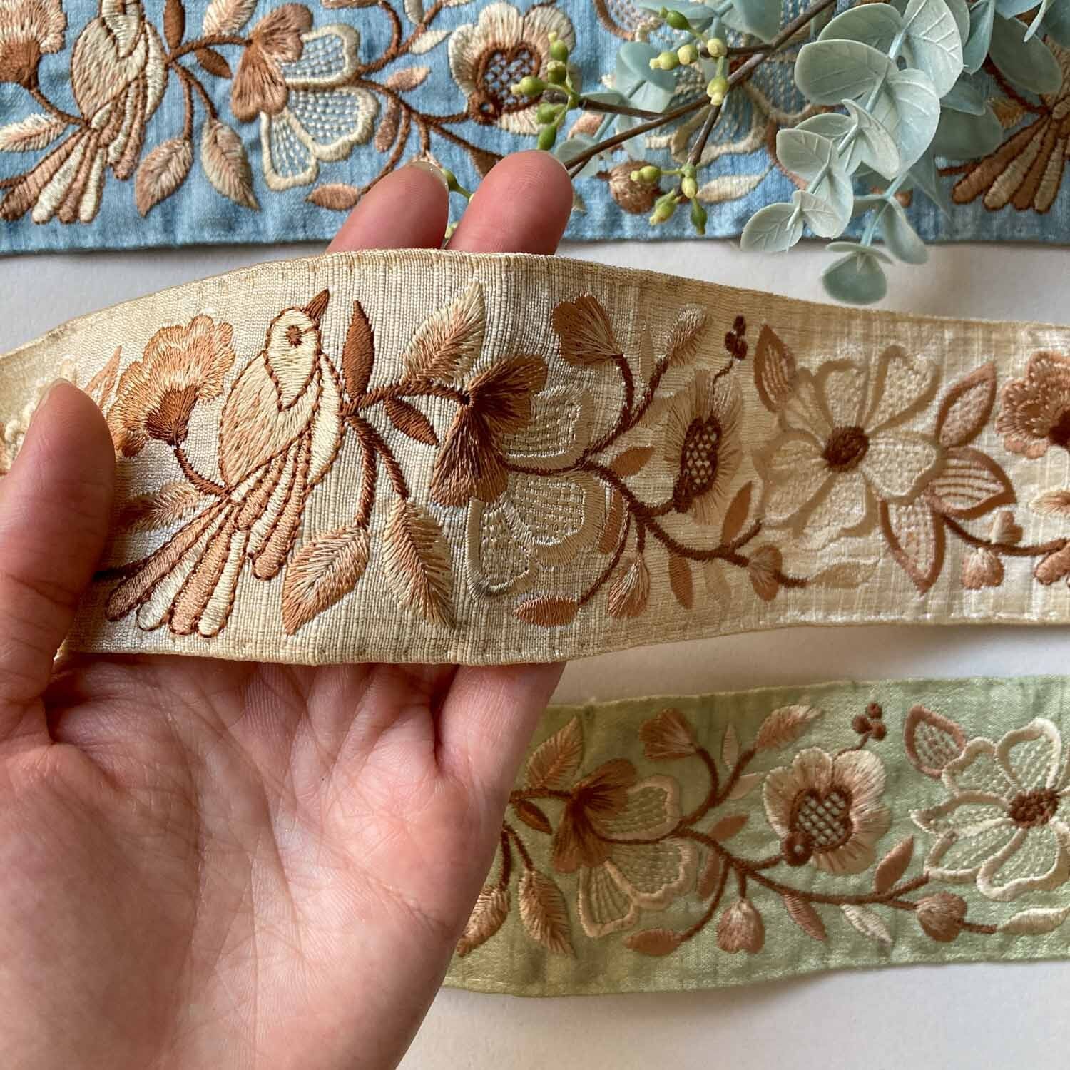 再入荷〉花を眺める鳥模様のインド刺繍リボン（50cm〜） | Dua
