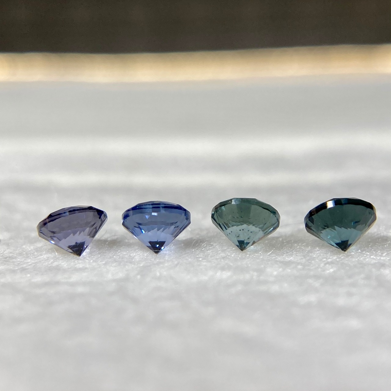 [抽選販売] 4色スピネル　ラウンドカット　約2.9mm　No.29-5