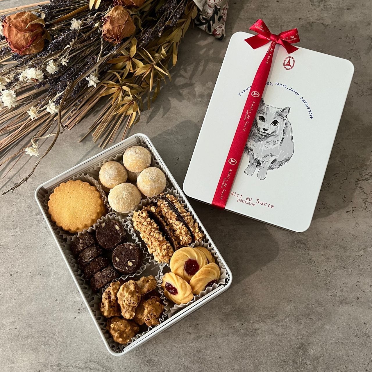 ホワイトデー ボワット ジ 猫デザインのクッキー缶 6種焼き菓子セット【アディクト オ シュクル】【店頭受取専用】