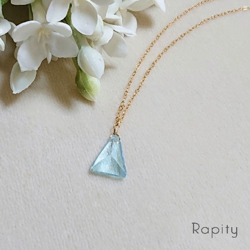14kgf☆大粒天然石ブルートパーズ トライアングルカット ネックレス