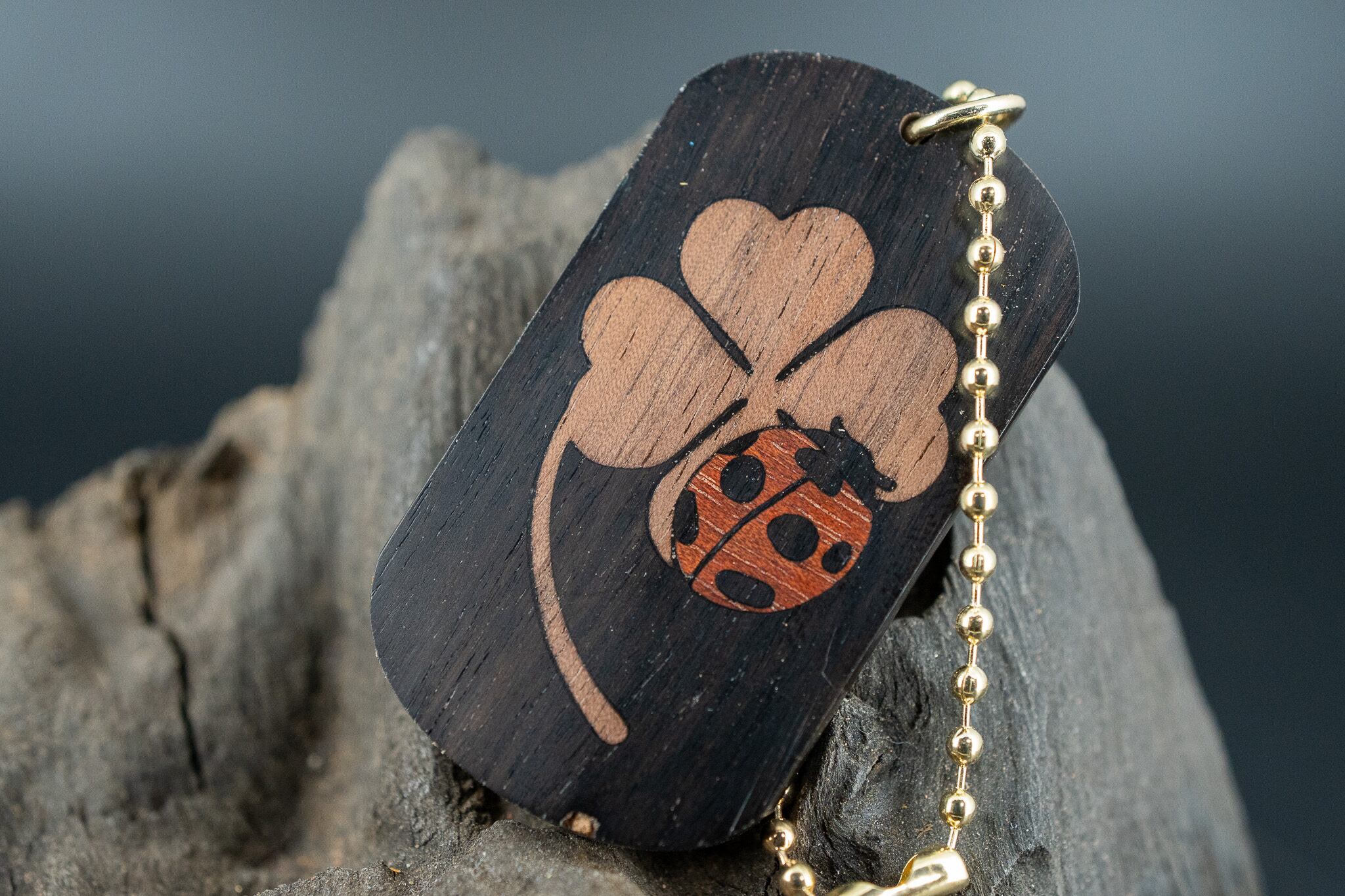 ※ 【芳醇な艶と響き】 グラナディラ ドッグタグ 象嵌 幸運を運ぶナナホシテントウ