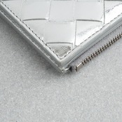 ボッテガヴェネタ 二つ折り財布 シルバー レザー AW24