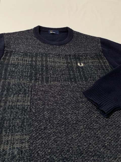 Switched Design Embroidery Crew Neck Sweater "FRED PERRY"