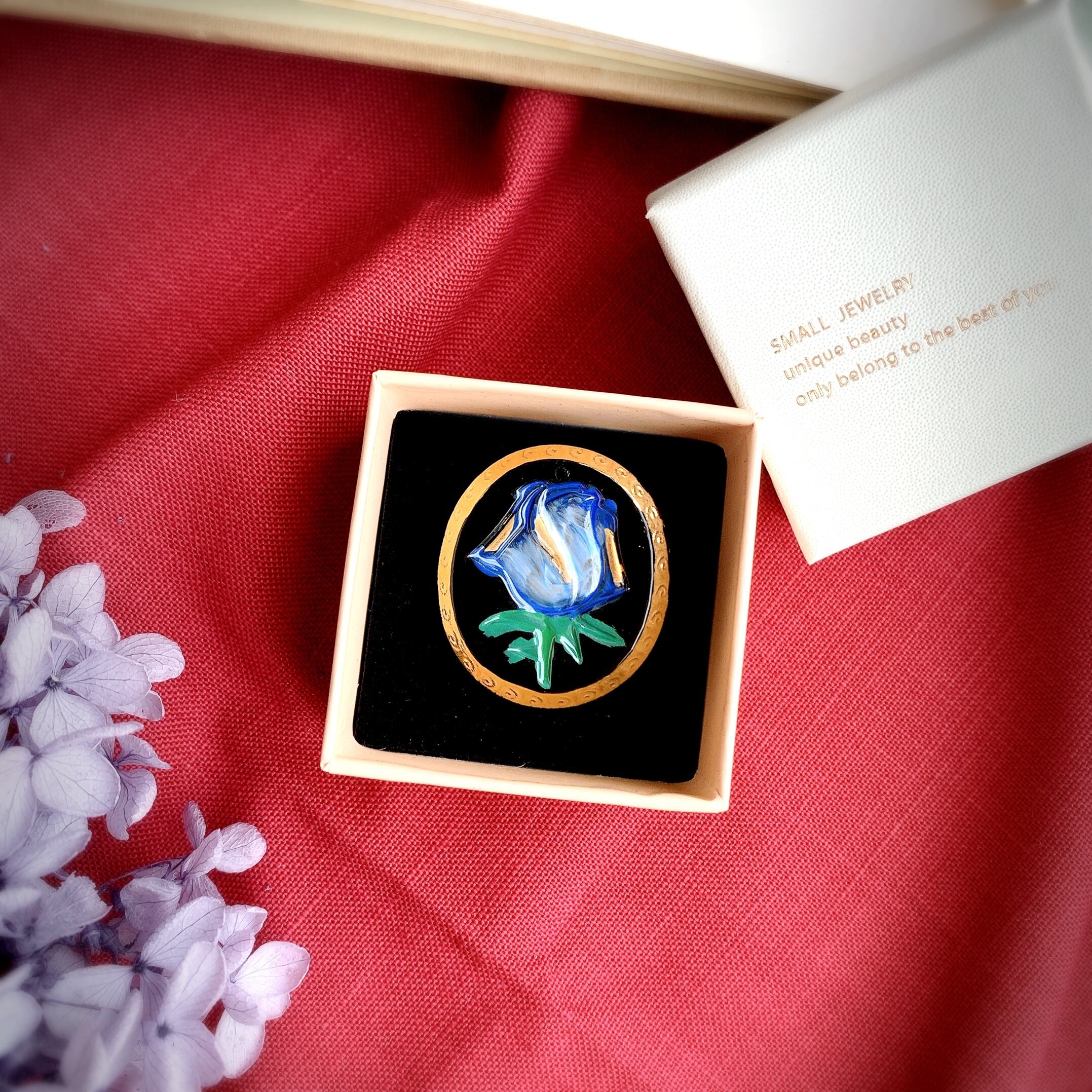 サファイアの夜明け】チェコガラスのブローチ / ブルー チューリップ